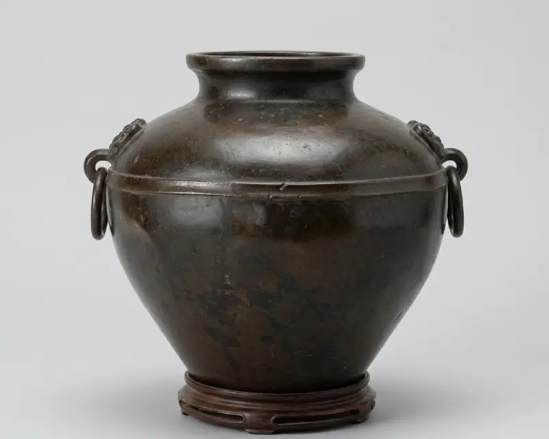 宣徳年製の銅花瓶（獣面の遊環耳・茶褐色の地肌・木製台座付き）の買取実績｜神奈川県横浜市 古美術もりた