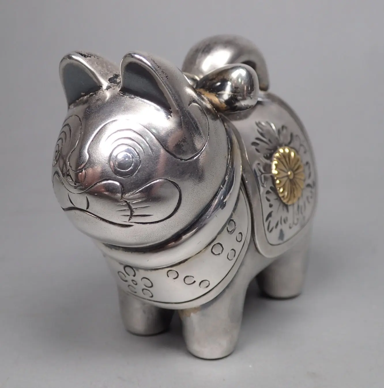 銀製ボンボニエール（犬張子形・菊花紋）の買取実績｜慶事の下賜品らしい品格｜東京都杉並区 古美術もりた