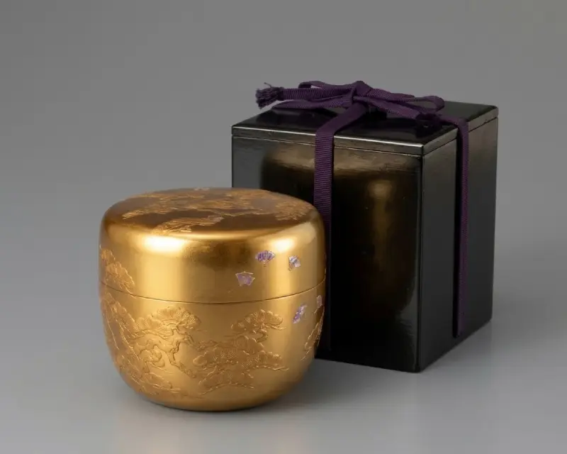 清瀬一光　金地松千鳥蒔絵　棗の買取実績｜金地に松を蒔絵であらわし螺鈿をちらした棗・黒塗の共箱付き｜東京都世田谷区 古美術もりた