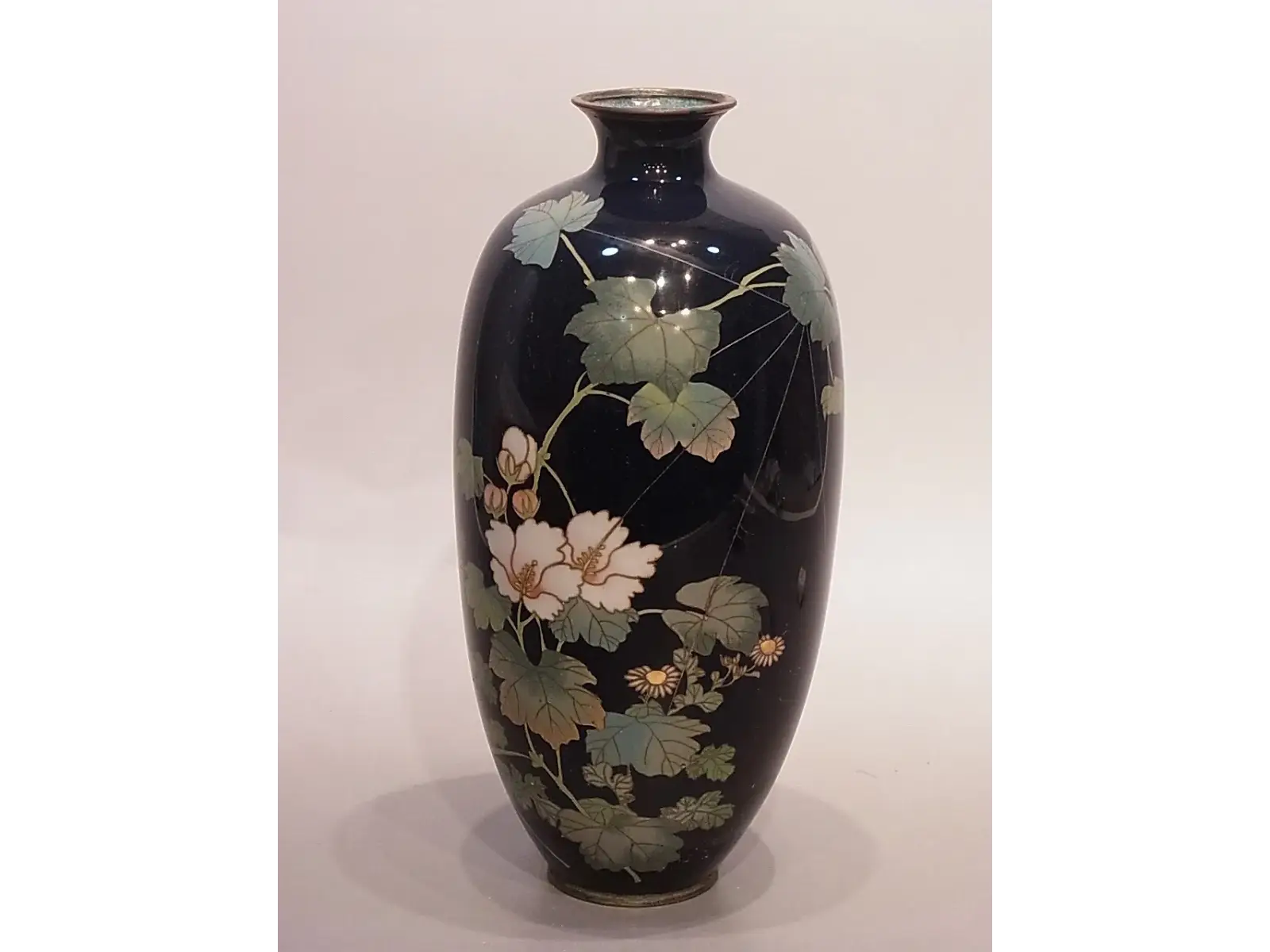 黒地花図花瓶｜漆黒の地に有線七宝で花卉を表した明治期の七宝花瓶｜七宝の取り扱い例｜古美術もりた