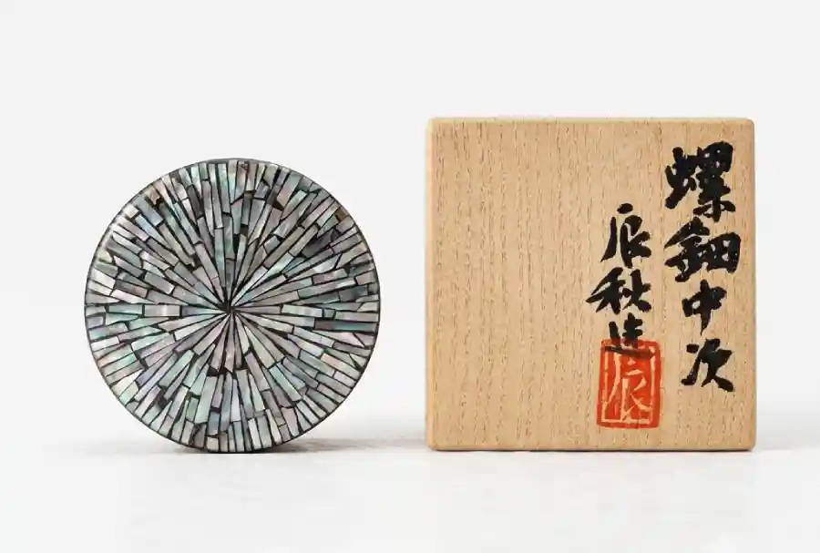 黒田辰秋 螺鈿中次(杉並区買取例・銀白貝・小・共箱)