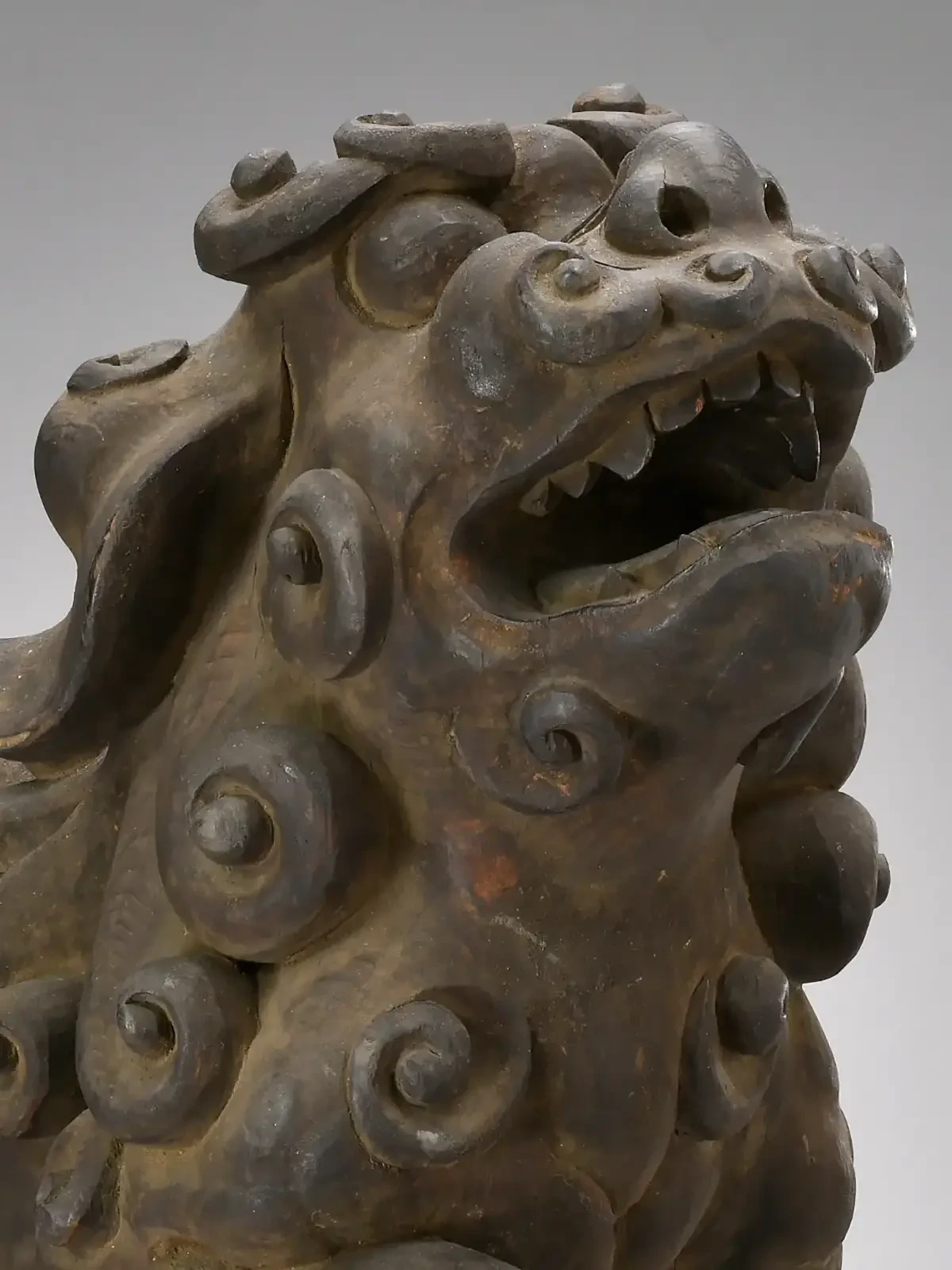 木彫 獅子置物(渦巻くたてがみの獅子頭)——木彫り・彫刻の買取例